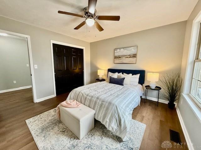 bedroom with dark wood-type flooring and ceiling fan