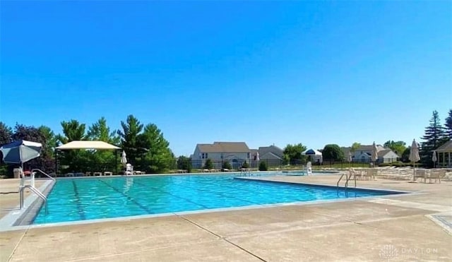 view of swimming pool featuring a patio