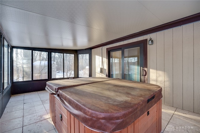 sunroom / solarium featuring a hot tub