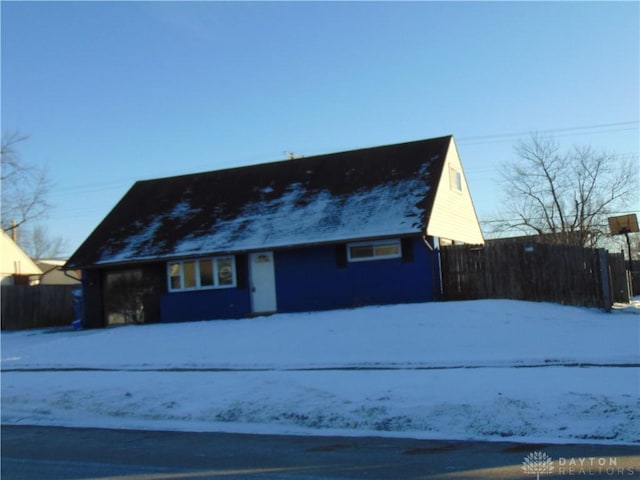 view of front of property