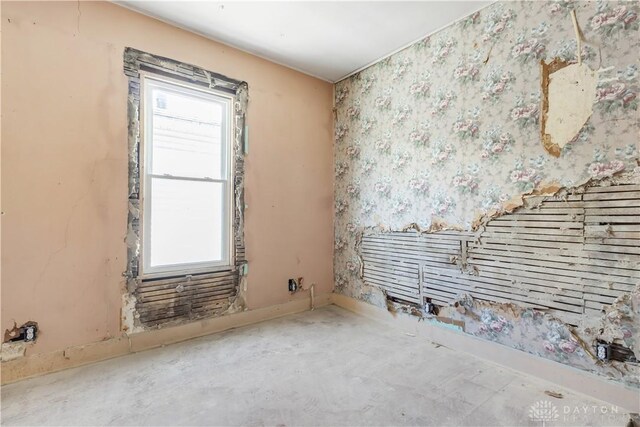 empty room featuring concrete flooring