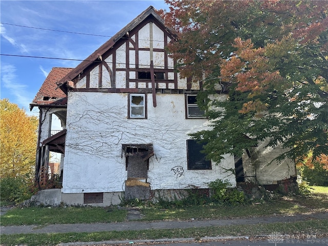 view of home's exterior