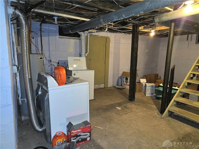 basement featuring washer and clothes dryer