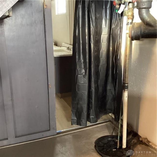 bathroom with concrete flooring