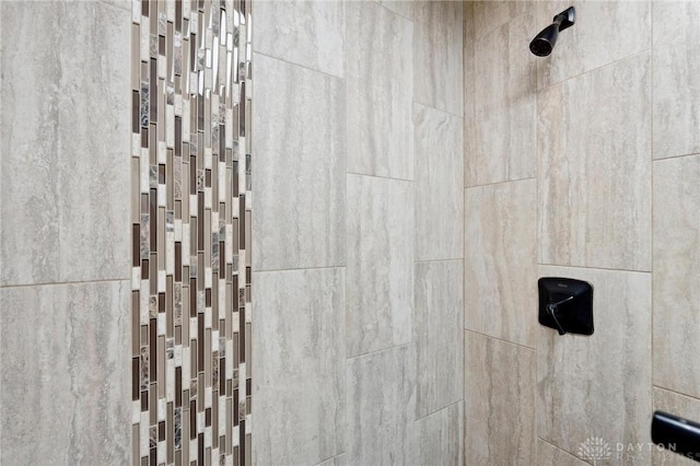 details featuring tiled shower