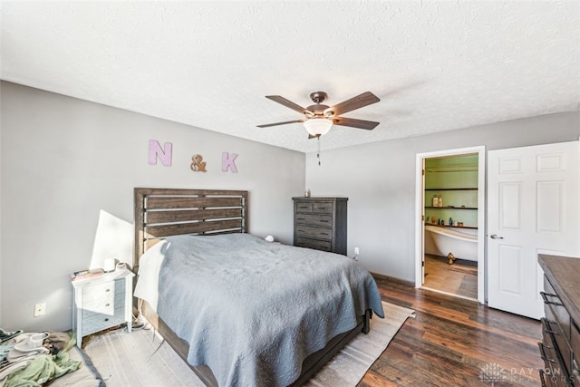 bedroom featuring a textured ceiling, dark hardwood / wood-style floors, and ceiling fan