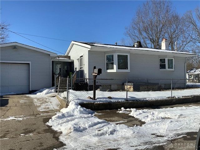 view of front facade featuring a garage