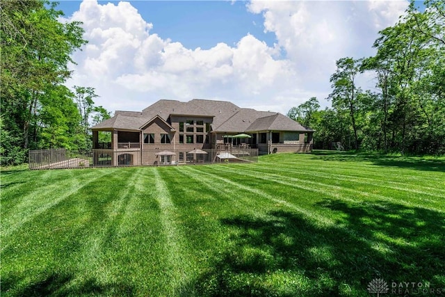 back of house featuring a lawn