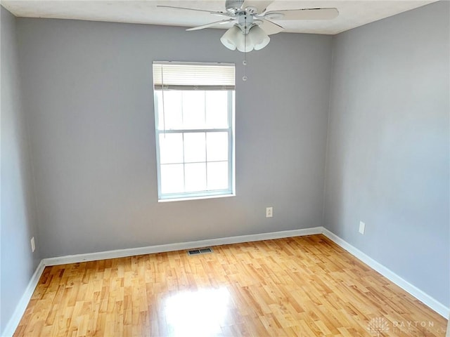 unfurnished room featuring light hardwood / wood-style floors and ceiling fan