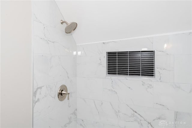 details featuring tiled shower