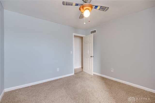 carpeted empty room featuring ceiling fan