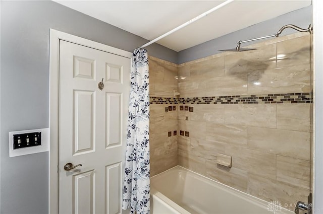 bathroom with shower / tub combo with curtain