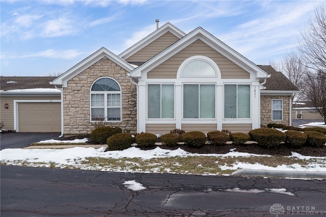 view of front facade with a garage