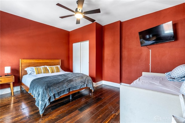 bedroom with dark hardwood / wood-style flooring and ceiling fan