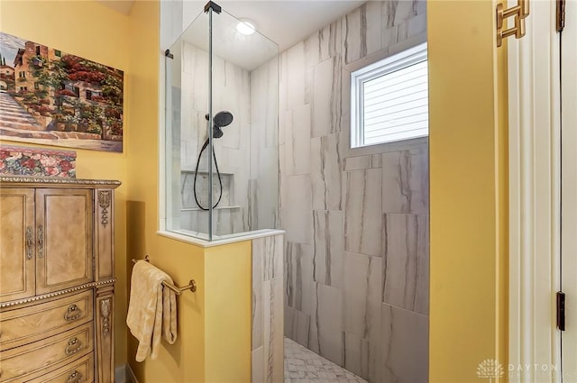 bathroom featuring a tile shower