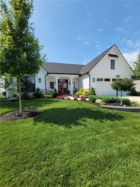 view of front facade with a garage and a front yard