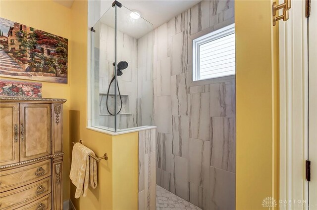 bathroom featuring a tile shower