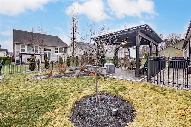 view of yard featuring a patio area