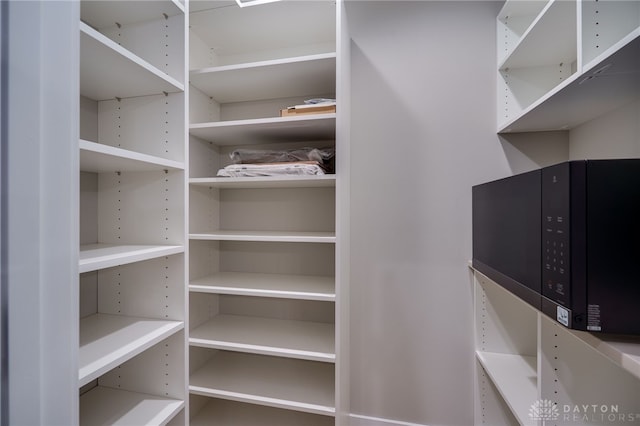 411 E Social Row Rd, Washington Twp, OH 45458 - view of walk in closet