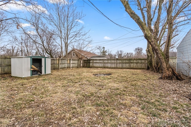 view of yard with a shed