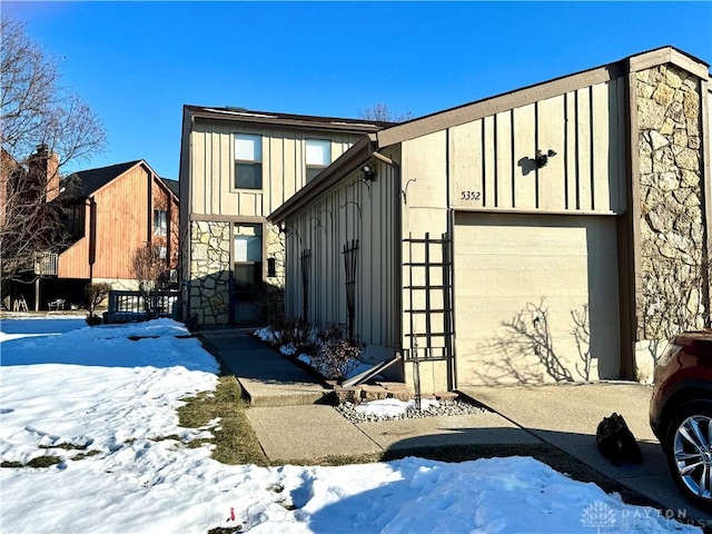 view of front of house featuring a garage