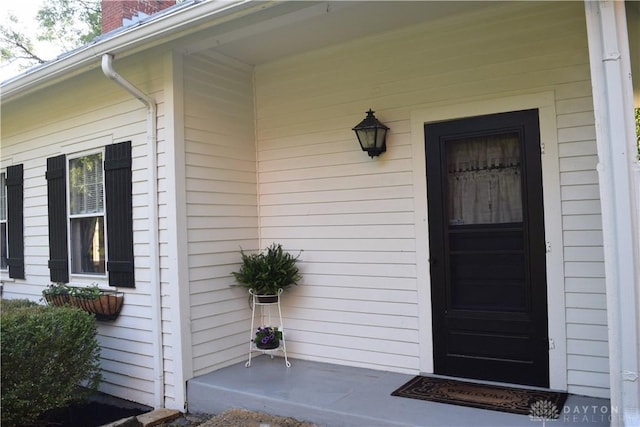 property entrance with covered porch