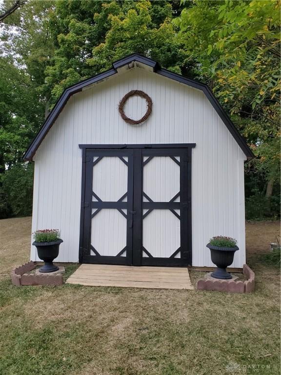 view of outbuilding with a yard