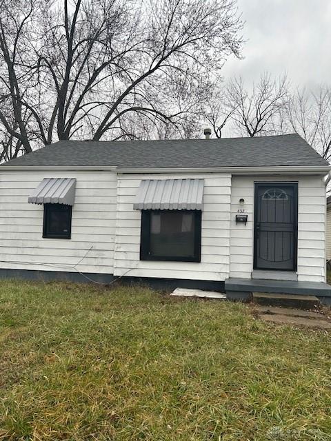 exterior space featuring a front yard