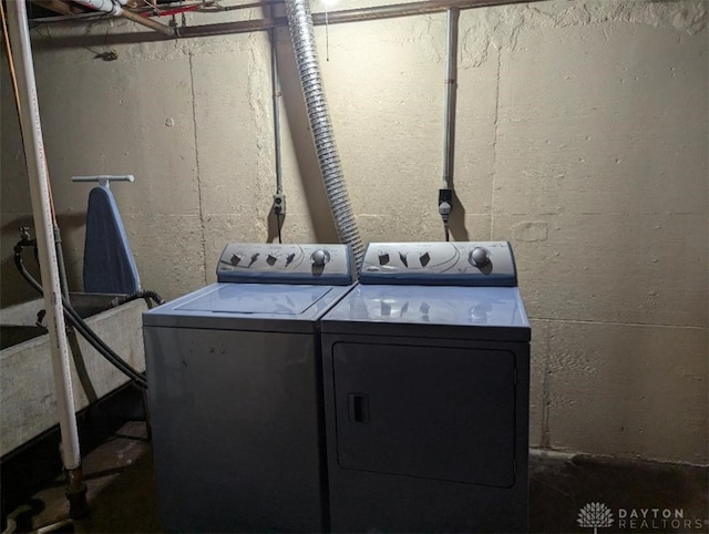 laundry area featuring washer and clothes dryer