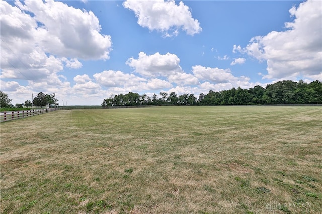 view of yard featuring a rural view