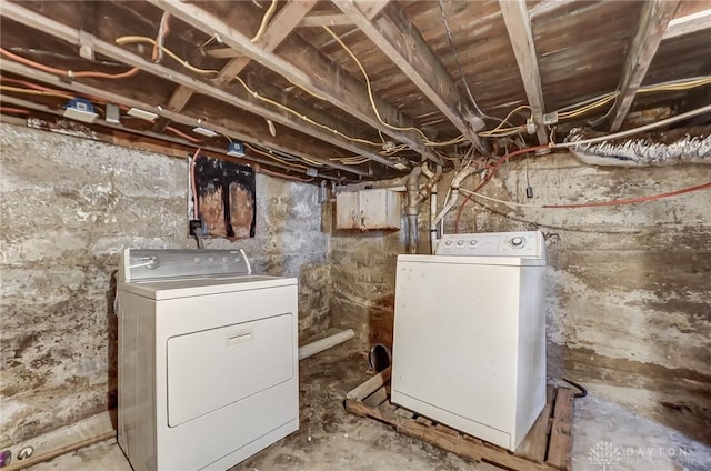 basement with washing machine and dryer