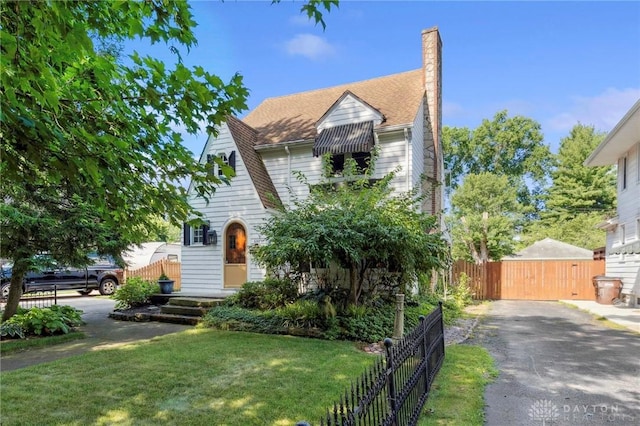 view of front of property with a front lawn