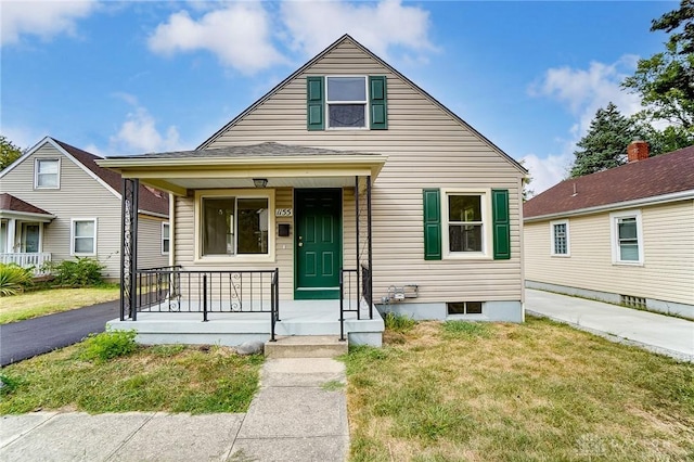 view of front of house with a porch and a front yard