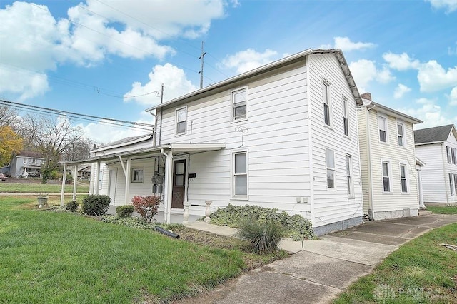 view of front of property featuring covered porch and a front lawn