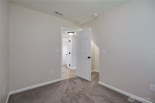 carpeted empty room with baseboards and visible vents