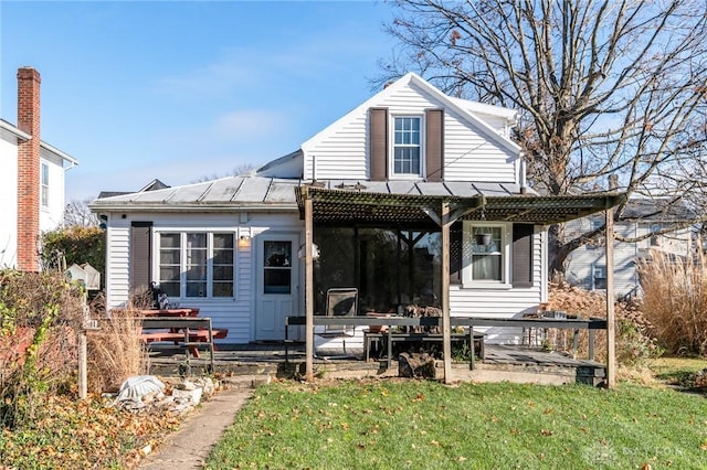 view of front of house with a front yard