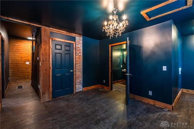 foyer featuring an inviting chandelier