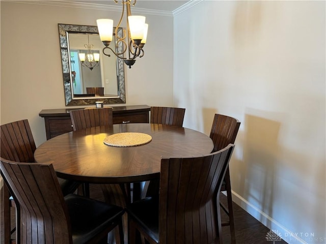 dining room featuring dark wood-type flooring, ornamental molding, and a notable chandelier