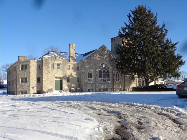 view of front facade