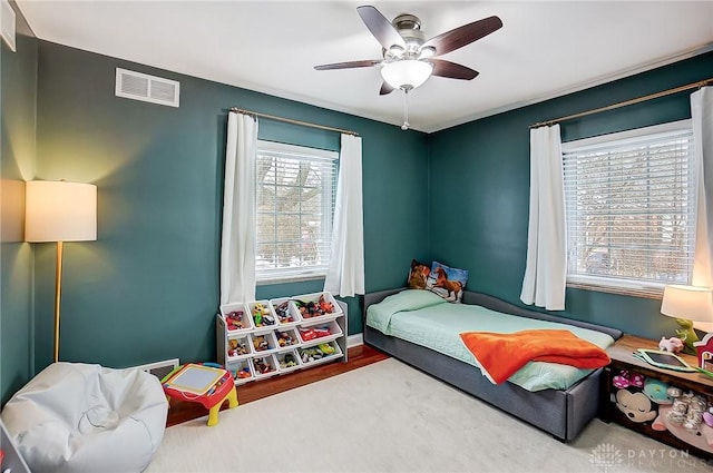 bedroom with ceiling fan