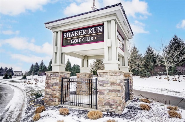 view of community / neighborhood sign