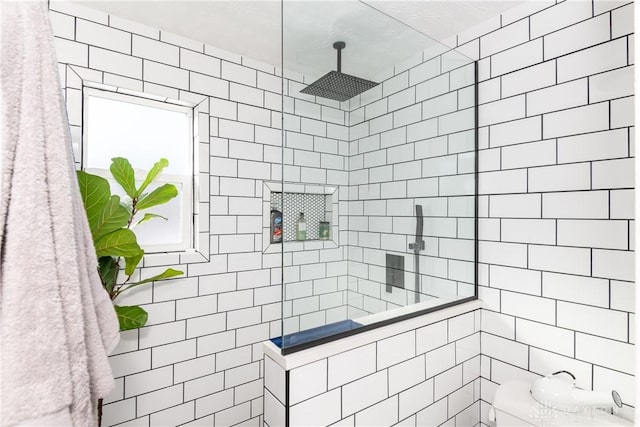 bathroom featuring tiled shower