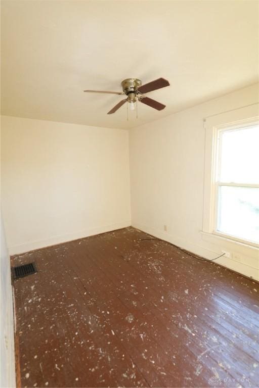 empty room featuring a ceiling fan and visible vents