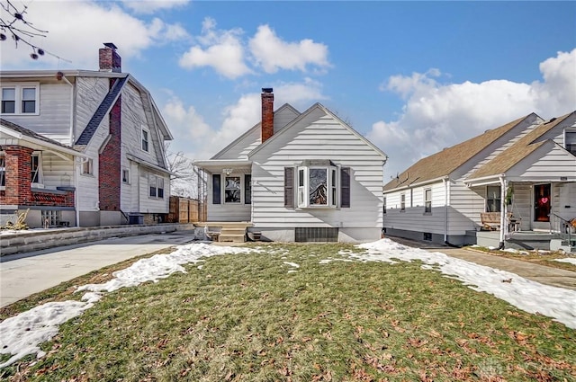 view of front of home with a front lawn