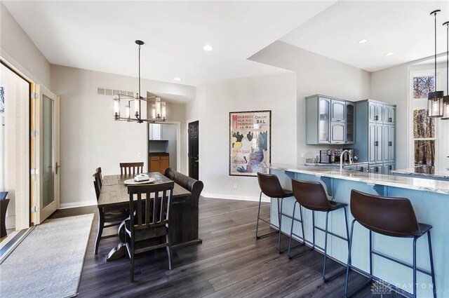 dining area with visible vents, baseboards, an inviting chandelier, dark wood-style flooring, and recessed lighting