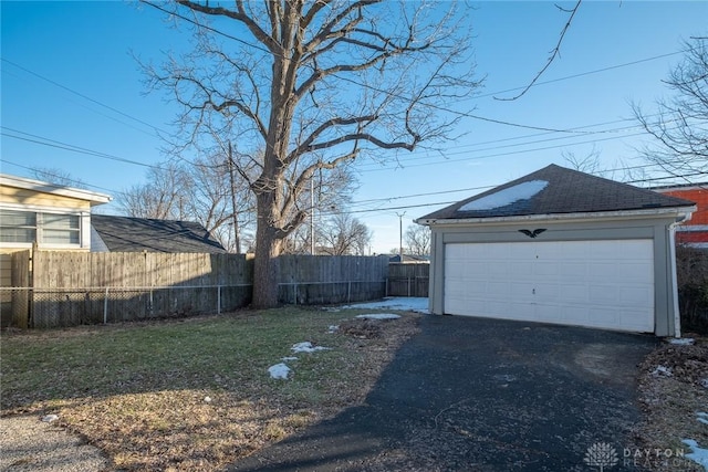 view of yard featuring an outbuilding and a garage