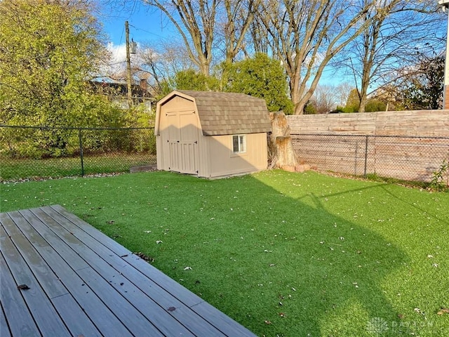 view of yard featuring a storage unit