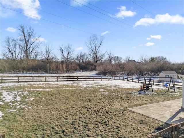 view of yard featuring a rural view