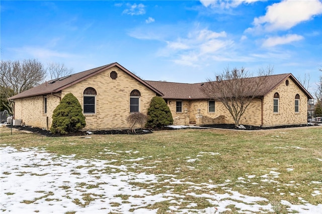 single story home featuring a yard