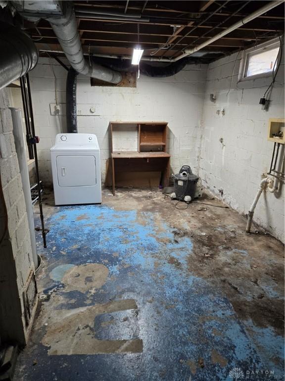 basement featuring washer / dryer